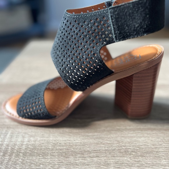 Franco Sarto Delores Sandals - Picture 5 of 9